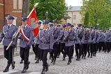 Święto Policji Łomża - przemarsz pododdziałów na miejsce uroczystego apelu