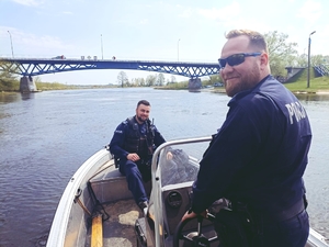 patrol wodny w służbie na rzece Narew